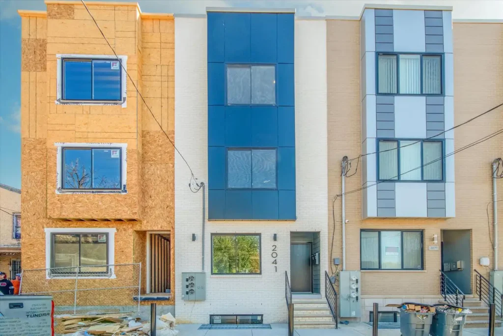 2041 N Randolph 1