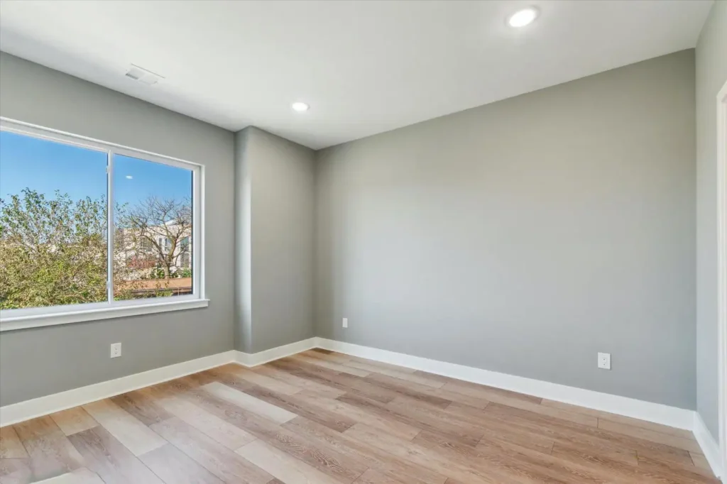 2041 N Randolph 10