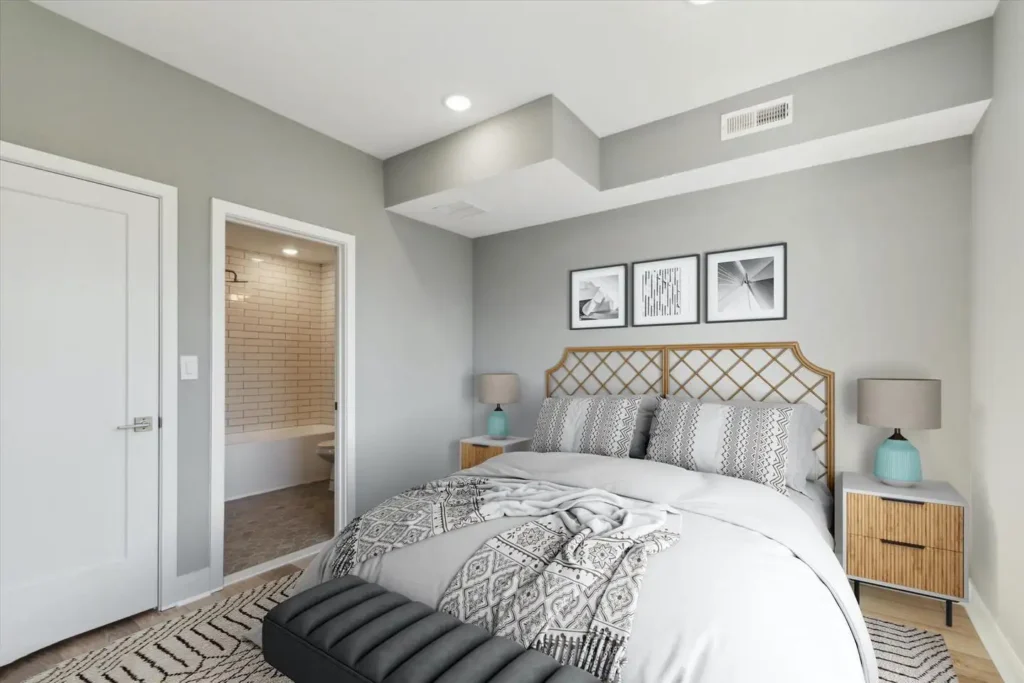 2041 N Randolph 12