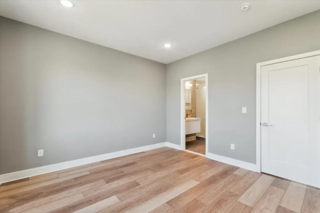 2041 N Randolph 13