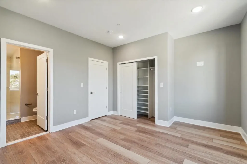 2041 N Randolph 14