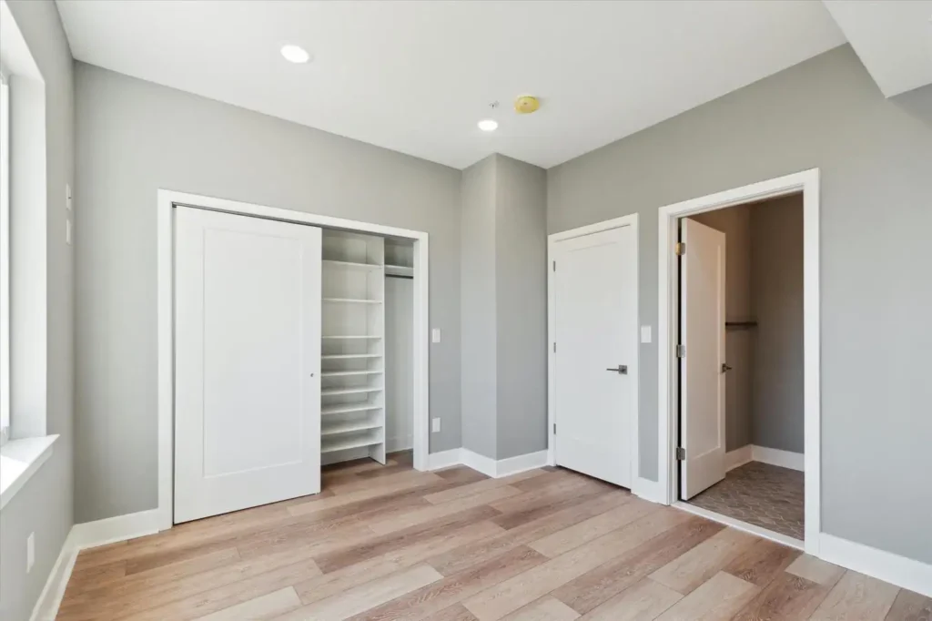2041 N Randolph 17