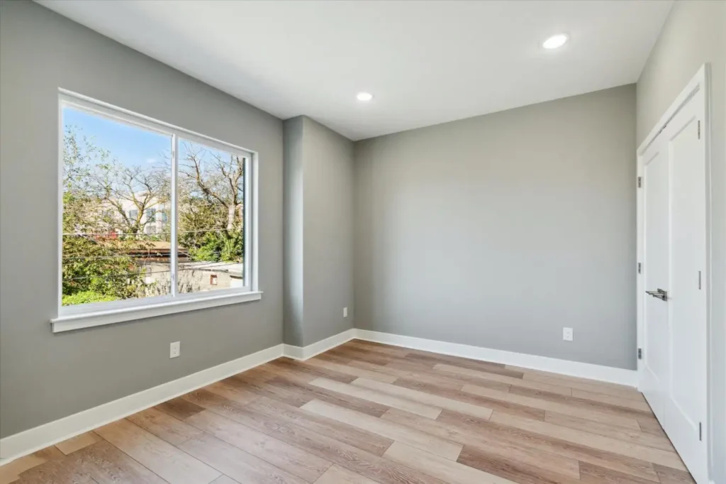 2041 N Randolph 20