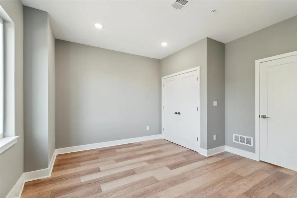 2041 N Randolph 21