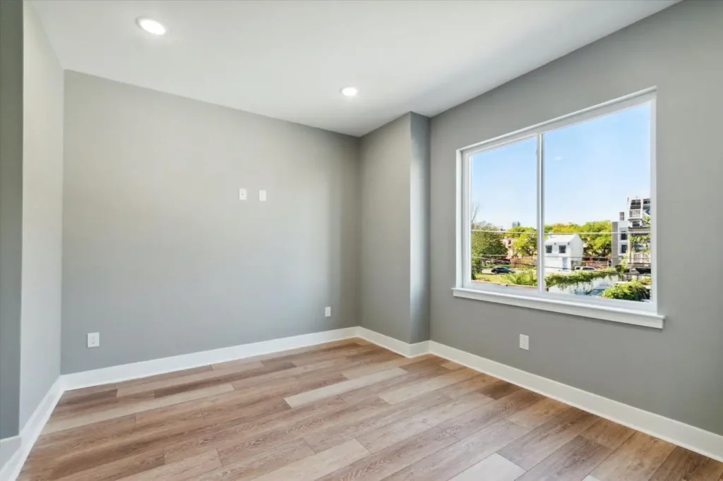 2041 N Randolph 23