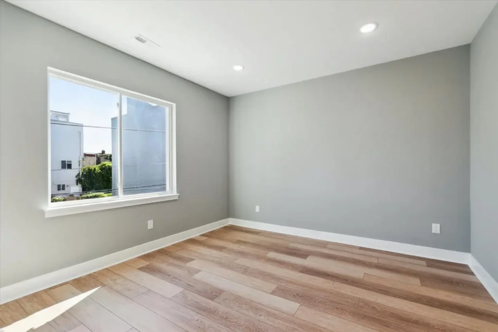 2041 N Randolph 25
