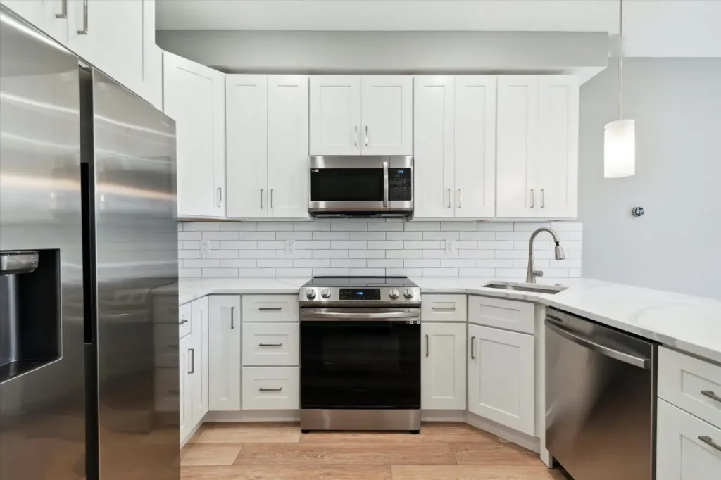 2041 N Randolph 4