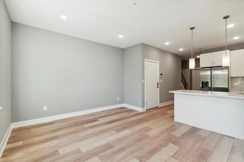 2041 N Randolph 6