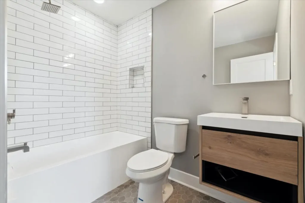 2041 N Randolph 8