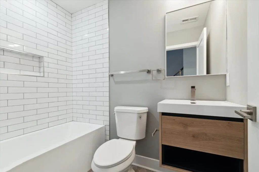 2041 N Randolph 9